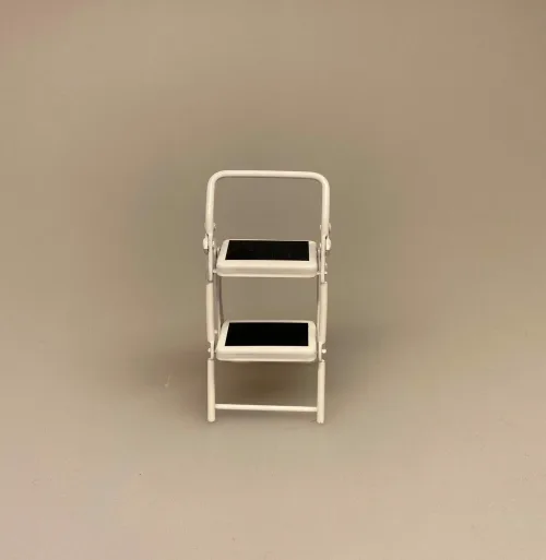 Miniature Trappestige hvid, stige, køkkenstige, miniature, miniaturer, foldbar, stige, dukkehus, til dukkehuset, 1:12, lille