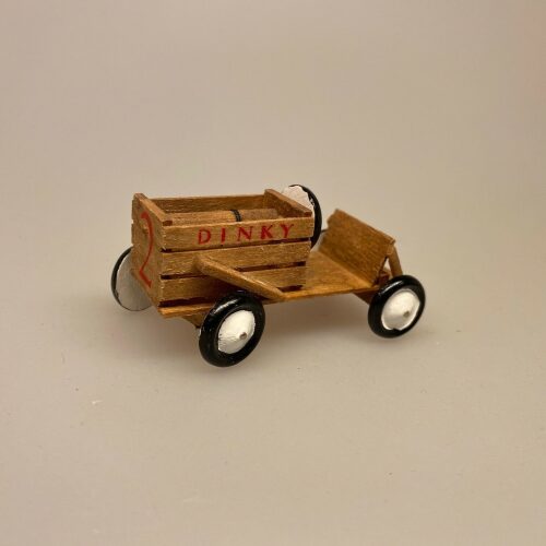 Miniature Sæbekassebil, Miniature Trækvogn - Legevogn, dukkehus, dukkehusting, dukkehustilbehør, ting til, 1:12, mini, miniature, miniaturer, dollhouse, lege, samlere, legetøj, håndlavet, fungerer, biti, ribe, købmand, købmandsbutik