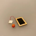 Miniature kridt tavle, kridttavle, kridt, tavle, skolelærer, lærerinde, symbol, eksamen, uddannelse, blækregning, abc, dukkehus, dukkehustilbehør, dukkehusting, dukketing, dukkehuset, miniature, miniaturer, miniaturen, puppenstuben, biti, ribe