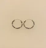 Creoler i sølv Ø 15 mm Snoet flad Vridmodel, Creoler i sølv Ø 15 mm Snoet Vridmodel , hoops, loops, runde øreringe, øreringe, ørenringe, creoler, boho, bali, snoede, flettede, sølv hoops, ægte sølv, ren sølv, massiv sølv, sterling sølv, kvalitet, holdbare, nikkelfri, sølv ringe, runde ringe, enkle, simple, klassiske, flotte, smukke, specielle, biti, ribe, maanesten, stine a, pico, enamel