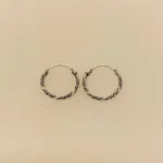 Creoler i sølv Ø 15 mm Snoet flad Vridmodel, Creoler i sølv Ø 15 mm Snoet Vridmodel , hoops, loops, runde øreringe, øreringe, ørenringe, creoler, boho, bali, snoede, flettede, sølv hoops, ægte sølv, ren sølv, massiv sølv, sterling sølv, kvalitet, holdbare, nikkelfri, sølv ringe, runde ringe, enkle, simple, klassiske, flotte, smukke, specielle, biti, ribe, maanesten, stine a, pico, enamel