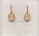 Forgyldte Ørenringe med glatte Ovale Sten - Rosa Quarts, lyserøde, rosafarvede, rosakvarts, ovale sten, sten øreringe, ørenringe, øreringe, hænge øreringe, ørehængere, guld, ægte, guldbelagt, sølv, forgyldte, biti, ribe, smykker, feminine, enkle, simple, elegante, lisberg, susanne friis bjørner, stine a, maanesten, enamel, noa