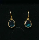 Guld Ørenringe med Oval facetslebet - Londonblå Krystal , topas, topaz, ægte, ædelsten, halvædelsten, diamantslebet, favetslibning, elegante, galla, eksamens, gave, smukke, festsmykker, fest øreringe, øreringe, ørenringe, ørehængere, hænge øreringe, london blå, london blå, biti, ribe, susanne friis bjørner, cool, elegante, luksus, julie sandlau, sandlav,