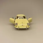 Modelbil Porsche Carrera - creme, Carrera, italiensk, flødefarvet, cremefarvet, modelbil, racerbil, luksusbil, gaveide, kørekort, ny bil, symbolsk, metalbil, flot, elegant, legetøjsbil, biti, ribe,