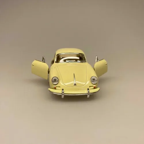 Modelbil Porsche Carrera - creme, Carrera, italiensk, flødefarvet, cremefarvet, modelbil, racerbil, luksusbil, gaveide, kørekort, ny bil, symbolsk, metalbil, flot, elegant, legetøjsbil, biti, ribe,