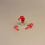 Miniature Bolchestok, slik, dukkehus, dukkehuset, sættekasseting, sætterkasseting, ting til, dukkehuset, sættekassen, miniatyre, miniaturere, mini, skala 1:12, købmandsbutik, legemad, legeslik, julepynt, nissetilbehør, nissebo, nisserne, nissedør, gaveide, sangskjuler, sød tand, sliksulten, pyrus,