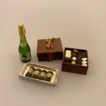 Miniature Chokoladeæske, Miniature Bolchestok, slik, dukkehus, dukkehuset, sættekasseting, sætterkasseting, ting til, dukkehuset, sættekassen, miniatyre, miniaturere, mini, skala 1:12, købmandsbutik, legemad, legeslik, julepynt, nissetilbehør, nissebo, nisserne, nissedør, gaveide, sangskjuler, sød tand, sliksulten, pyrus,