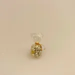 Miniature Bolchestok, slik, dukkehus, dukkehuset, sættekasseting, sætterkasseting, ting til, dukkehuset, sættekassen, miniatyre, miniaturere, mini, skala 1:12, købmandsbutik, legemad, legeslik, julepynt, nissetilbehør, nissebo, nisserne, nissedør, gaveide, sangskjuler, sød tand, sliksulten, pyrus,Miniature Slikpose med Sølvdalere