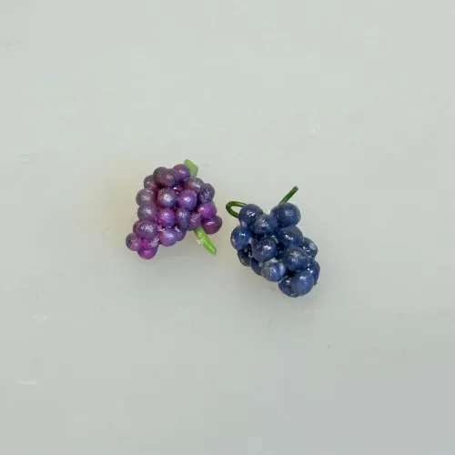 Miniature Vindrueklase blå vindruer , vindruer, drueklase, vindrueklase, vin, rødvin, miniature, miniaturer, dukkehus, dukkemad, frugt, mini frugter, dukkehustilbehør, dukkehusting, dukkehusmad, sangskjuler, vinbonde, vin entusiast, vinkyber, biti, ribe, gave ide, symbolsk, gavekort, ost, ostebord, pic nic, skovtur, tapas, tapaz, symbolsk, gave, sjov, gavekort