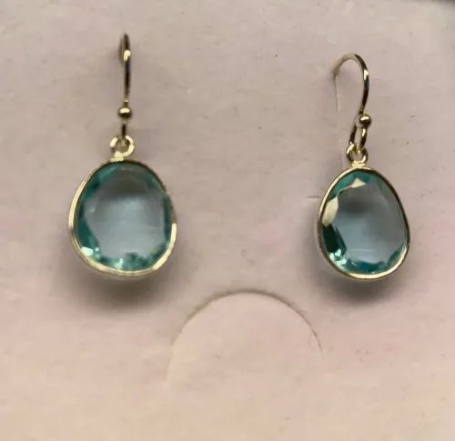 Sølv Ørenringe med Oval facetslebet - Blå Topas, orbit, elipse, oval, organisk, diamantslebet, facetslebet, topa, topaz, ægte, sterling, sølv, ørehængere, øreringe, lyseblå, blå sten, babyblå, aquamarin, akvamarin, pastelfarvede, hængende, hængeøreringe, ørenringe, hængere, elegante, galla, smukke, fest, smykker, tilbehør, biti, ribe, billige, kvalitet, maanesten, stine a, brands, dansk, design, sommer, 2020