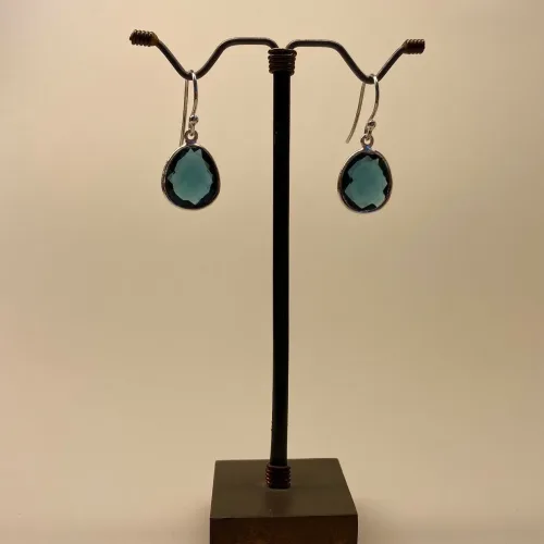 Sølv Ørenringe med Oval facetslebet - Londonblå Krystal, topas, topaz, petrol, petroleumsblå, deninm, jeansblå, cowboy, diamantslebet, ædelsten, halvædelsten, øreringe, ørenringe, ørehængere, hængeøreringe, hængere, smykker, galla, fest, festøreringe, elegante, flotte, kvalitet, dansk, design, brands, biti, ribe, usanne friis bjørner, stine a, dulong, maanesten, enamel, sandlau