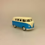 VW Folkevogns Rugbrød - Samba Blå/Hvid, pf976, Hippie, goki, 12171, VW Folkevogns Rugbrød - Samba blå, VW Folkevogns Rugbrød - Samba Blå/Hvid, bus, folkevogn, folkevognsbus, rugbrødsbil, rugbrød, varebil, surfer, surferbus, hippue, hippiestyle, ud i det , nostalgi, 70'erne, modelbiler, modelbil, volkswagen, samba, bully, biti, ribe