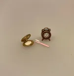 Miniature Vækkeur, alarm, vækker, clock, ur, dukkehus, ting til, sætterkassen, sættekasse, dukketilbehør, miniaturer, dukkehustilbehør, biti, skala, 1:12, Miniature Tandbørste