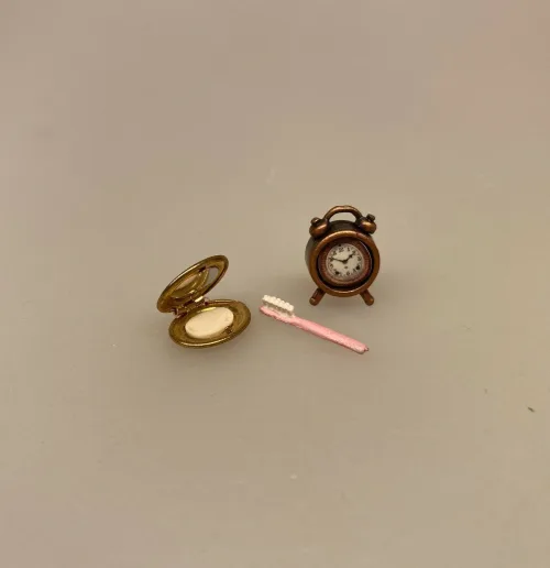 Miniature Vækkeur, alarm, vækker, clock, ur, dukkehus, ting til, sætterkassen, sættekasse, dukketilbehør, miniaturer, dukkehustilbehør, biti, skala, 1:12, Miniature Tandbørste