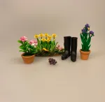 Miniature Stort bed med påskeliljer ,påskebed, forårsbed, blomsterbed, , blomster, blomst, narcisser, påskeliljer, pinseliljer, påske, påskeblomster,, dukkehus, dukkehusting, dukkehustilbehør, 1:12, skala, mini, miniature, miniatyre, miniaturer, sættekasse, sætterkasse, sangskjuler, symbolsk, gavekort, planteskole, haven, have entusiast, havemand, gartner, uddannet, biti, ribe, landskabsarkitekt,