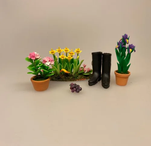 Miniature Stort bed med påskeliljer ,påskebed, forårsbed, blomsterbed, , blomster, blomst, narcisser, påskeliljer, pinseliljer, påske, påskeblomster,, dukkehus, dukkehusting, dukkehustilbehør, 1:12, skala, mini, miniature, miniatyre, miniaturer, sættekasse, sætterkasse, sangskjuler, symbolsk, gavekort, planteskole, haven, have entusiast, havemand, gartner, uddannet, biti, ribe, landskabsarkitekt,