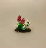 Miniature Bed med Hyacinter, hyacint. hyacintbed, ,påskebed, forårsbed, blomsterbed , blomster, blomst, påske, påskeblomster,, dukkehus, dukkehusting, dukkehustilbehør, 1:12, skala, mini, miniature, miniatyre, miniaturer, sættekasse, sætterkasse, sangskjuler, symbolsk, gavekort, planteskole, haven, have entusiast, havemand, gartner, uddannet, biti, ribe, landskabsarkitekt,