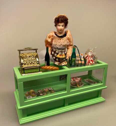 Miniature Lang Disk lysegrøn, butiksdisk, dukkehus, dukkehusting, dukkehusbutik, miniaturer, skala 1.12, legetøj, dukkebutik