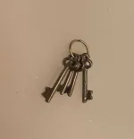 Miniature Nøgler sølvfarvede , Miniature Nøgler guldfarvede, guldnøgler, nøgler, nøglebundt, nøgleknippe, nøglen til, kærlighed, ny lejlighed, nyt hjem, indflyttergave, biti, ribe, dukkehus, dukkehusting, sætterkasse, ting til, gaveide