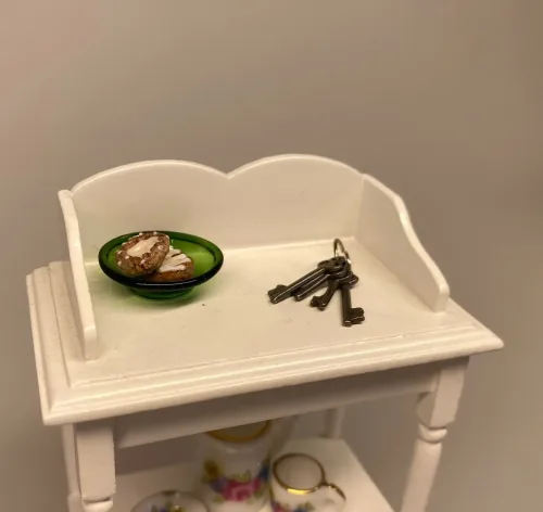 Miniature Nøgler sølvfarvede , Miniature Nøgler guldfarvede, guldnøgler, nøgler, nøglebundt, nøgleknippe, nøglen til, kærlighed, ny lejlighed, nyt hjem, indflyttergave, biti, ribe, dukkehus, dukkehusting, sætterkasse, ting til, gaveide