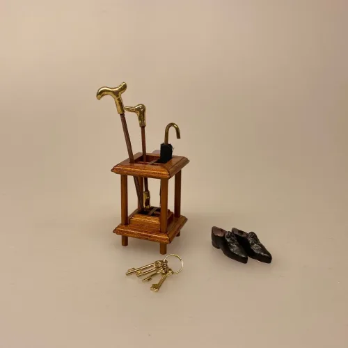 Miniature Paraplystativ af træ, paraply, stok, spadserestok, paraplyholder, paraplystativ, entré, gang, dukkehus, miniature, dukkehusting, dukkehustilbehør, mini, skala, 1:12, butik,