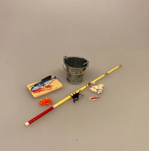 spand, Miniature Spand zink,Miniature Krabbe,Miniature Fisk Madding, fisk, guldfisk, slørhale, akvarium, havedam, fisketur, lystfisker, fiskestang, gavekort, udstyr, strand, biti, ribe, miniaturer, dukkehus, dukkehusting, dukkehustilbehør, samler, skala, 1:12,