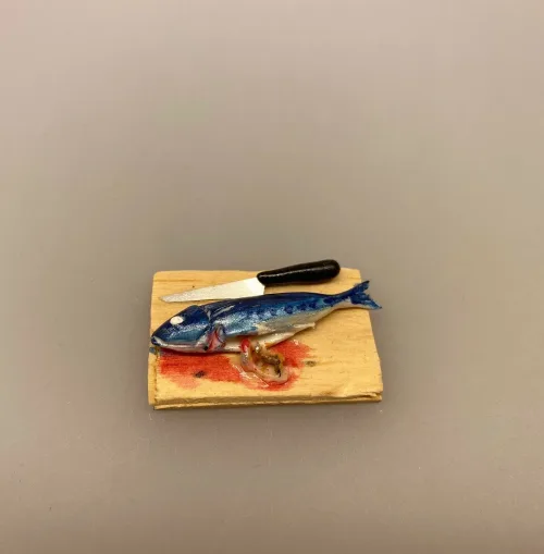 fisk, Miniature Rå Fisk på bræt,Miniature Krabbe,Miniature Fisk Madding, fisk, guldfisk, slørhale, akvarium, havedam, fisketur, lystfisker, fiskestang, gavekort, udstyr, strand, biti, ribe, miniaturer, dukkehus, dukkehusting, dukkehustilbehør, samler, skala, 1:12,