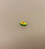 Miniature halv Avokado, grønt, grønsager, frugt, avokado, avocado, mini, dukkehusmad, dukkehusting, dukkehus, sættrekasse, sættekasse, mikro, rejecocktail, biti, ribe, legemad,