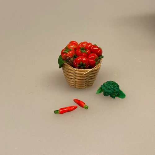 Miniature Broccoli, Miniature Kurv med tomater, tomatkurv, minimad, grøntsager, dukkehus, dukkehusmad, legemad, mini