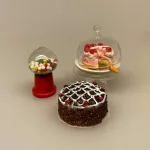 Miniature Lagkage med jordbærskum og flødetoppe ,Miniature Chokoladekage med glasur, Miniature Lille Chokolade lagkage, Miniature Lagkage Chokolade, Miniature Lagkage fersken og vafler, lagkage, dukkemad, legemad, mini kager, dukkehusmad, dukkehusting, dukkehustilbehør, miniatyre, miniaturer, sættekasser, sætterkasse, ting til, dekoration, barbie, 1:12,, Miniature Tyggegummi automat på fod, slik, slik automat, tyggegummiautomat, bobletyggegummi, bublegum, fredagsslik, miniature, miniaturer, dukkehus, til dukkehuset, købmandsbutik, dukketing, dukketilbehør, dukkehustilbehør, 1:12, doll house, sætterkasse, sættekasseting, nisseting, nissetilbehør, nissedør, nissehus, nissebo, juen2019, biti, ribe, slikbutik, cafe,