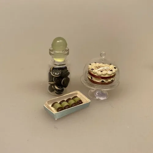 Miniature Lille Chokolade lagkage, Miniature Glas med Oreos kager, henkogningsglas, småkagerm kiks, oreo, chokoladekiks, mini kager, mini mad, dukke, dukkehus, legemad, dukkemad, dukkehus, dukkehusting, tilbehør, sættekasse, sætterkassen,