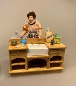 Miniature Kaffemølle Træ gul, kaffe, kaffekværn, hånd, håndkværn, køkken, mini, miniaturer, dukkehus, dukkehusting, dukkekøkken, biti, Miniature Køkken møbel med vask, køkken, køkkenvask