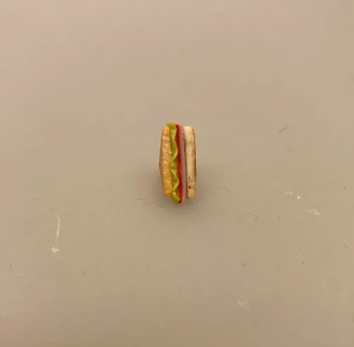 Miniature Trekantet Sandwich, mellemmad, klapsammen, klapsammenmad, franskbrøsmad, madpakke, dukkemad, legemad, dukkehus, dukkehusmad, dukkehusting, tilbehør, mini, sætterkasse, sættekasse, mikro, gavekort, gave, picnic, sangskjuler, biti, ribe