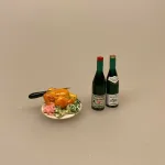 Miniature Fad med helstegt kylling, grillkylling, grillet kylling, hel, grillstegt, kylling, grillmad, sommer, mormormad, miniature, kok, gavekort, dukkemad, legemad, dukkehus, dukkehusmad, dukkehusting, dukkehustilbehør, skala, 1:12, sættekasse, sætterkasse
