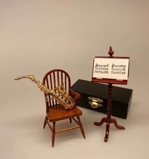 musik, Miniature Messing Blæseinstrument Saxofon, sax, saxofonmusik, jazz, mini, miniature, instrumenter, musikinstrumenter, instrument, musiker, gave, symbolsk, færdiguddannet, konservatorie, musikkonservatorie, jam, saxofonist, dukkehus, miniaturer, dukkehusting, dukkehustilbehør