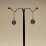 Forgyldte Ørenringe med glatte dråber - Ametyst , lilla, øreringe, ørehængere, ørenringe, kroge, smykker, ægte, sten, ædelsten, guld, forgyldt, guldbelagt, dråber, dråbeformede, biti, ribe, susanne friis bjørner, stine a, maanesten