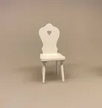 Hvid Miniature Køkkenstol med hjerte, stol, dukkemøbler, dukkehusmøbler, dukkehustilbehør, dukkehusting, miniaturer, biti, 1:12