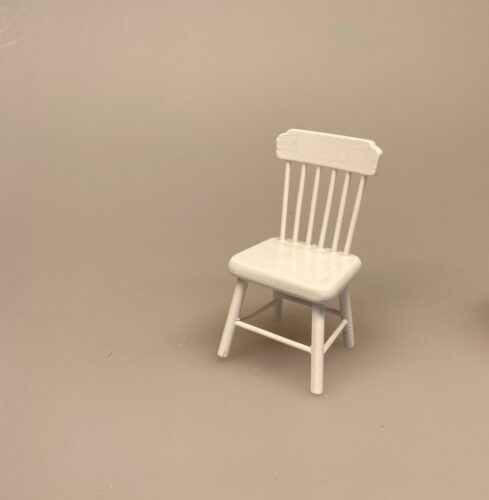 Miniature Pindestol hvid, Miniature Pindestol , stol køkkenstol spisebordsstol, dukkestol, dukkehusmøbler, dukkemøbler, dukkehus, dukkehusting, biti, ribe