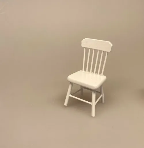 Miniature Pindestol hvid, Miniature Pindestol , stol køkkenstol spisebordsstol, dukkestol, dukkehusmøbler, dukkemøbler, dukkehus, dukkehusting, biti, ribe