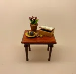 Miniature Sidebord i Valnød , lille, sidebord, lampebord, træbord, dukkehus, dukkehusmøbler, dukkehusting, dukkehustilbehør, dukkehuset, dukkestue, dukkemøbler, biti, ribe,Miniature Sidebord i Valnød