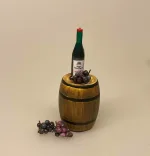 Miniature Tønde brun, tønde, vintønde, vin, vinentusiast, gave, gavekort, symbolsk, øl, øltønde, ølbrygning, bryghus, hjemmebryg, ølhus, miniature, miniaturer, dukkehus, 1:12, dukkehusting, dukkehustilbehør, sættekasse, sætterkassen, samler, model, skala, biti, ribe