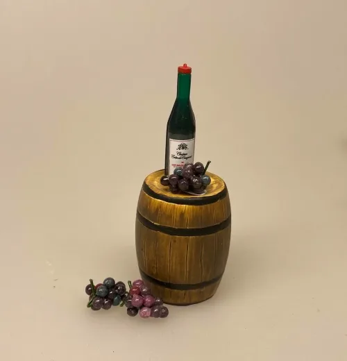 Miniature Tønde brun, tønde, vintønde, vin, vinentusiast, gave, gavekort, symbolsk, øl, øltønde, ølbrygning, bryghus, hjemmebryg, ølhus, miniature, miniaturer, dukkehus, 1:12, dukkehusting, dukkehustilbehør, sættekasse, sætterkassen, samler, model, skala, biti, ribe