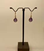 Forgyldte Ørenringe med glatte dråber - Ametyst , lilla, øreringe, ørehængere, ørenringe, kroge, smykker, ægte, sten, ædelsten, guld, forgyldt, guldbelagt, dråber, dråbeformede, biti, ribe, susanne friis bjørner, stine a, maanesten