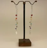 Sølv Ørekæder med ægte sten Regnbue , ægte, sterling, sølv, nikkelfri, ægte sten, ædelsten, mineraler, shakra, regnbue, regnbuefarvet, regnbue farver, lange, tynde, lette, kæder, ørekæder, ørehængere, moderne, nye, forår, 2020. nyheder, sommer, hængeøreringe, ørenringe, øreringe, susanne friis bjørner, sfb, maanesten, stine a, biti, ribe