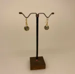 Forgyldte Ørenringe med runde facetsten - Labradorit, opaliserende, iriserende, månesten, ørehængere, øreringe, ørenringe, med sten, runde, facetterede, facetslebne, facetslebet, biti, ribe, maanesten, stine a, susanne friis bjørner, sfb