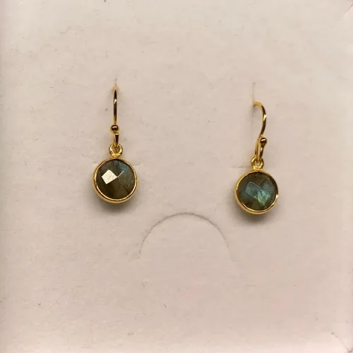 Forgyldte Ørenringe med runde facetsten - Labradorit, opaliserende, iriserende, månesten, ørehængere, øreringe, ørenringe, med sten, runde, facetterede, facetslebne, facetslebet, biti, ribe, maanesten, stine a, susanne friis bjørner, sfb