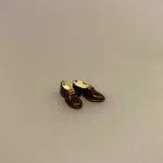 Miniature Brune Blanke Sko, Miniature Sorte Laksko, dansesko, blankpudsede sko, laksko, fest, galla, bryllup, miniaturer, dukkesko, dukketøj, dukkehus, dukkehusting, dukkehustilbehør, dukekstue, ting til, tilbehør til, sangskjuler, symbolsk, gave, gaveide, gavekort, en aften i byen, herresko, biti, ribe, sætterkasseting, sætterkasse, sætterkassen, sættekasseting, sættekasse, til sættekasse, amagerhylde, kigkasse, nissebo, nissedør, til nisserne, nissetilbehør,