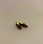 Miniature Brune Blanke Sko, Miniature Sorte Laksko, dansesko, blankpudsede sko, laksko, fest, galla, bryllup, miniaturer, dukkesko, dukketøj, dukkehus, dukkehusting, dukkehustilbehør, dukekstue, ting til, tilbehør til, sangskjuler, symbolsk, gave, gaveide, gavekort, en aften i byen, herresko, biti, ribe, sætterkasseting, sætterkasse, sætterkassen, sættekasseting, sættekasse, til sættekasse, amagerhylde, kigkasse, nissebo, nissedør, til nisserne, nissetilbehør,