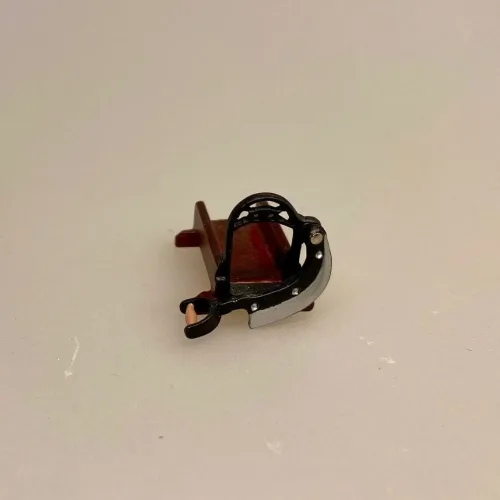 , dukketing, mini, retro, gammel, køkken , dukkekøkken, miniaturer, dukkehus, brødmaskine, brøødskærer, brødskæremaskine, rådvad, raadvad, guillotine, Miniature Brødmaskine
