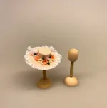 Miniature Hatteholder af træ, hattehoved, hattestativ, hatteholder, træhoved, dukkehat, miniature, Miniature Hat Blomstret med Bånd, Miniature Hat, damehat, hat, feminin, dukkehat, dukkebutik, trikotage, dukkehus, dukkehusting, dukkehus tilbehør, ting til dukkehuset, dukkestue,samler, mniaturer, biti, ribe,